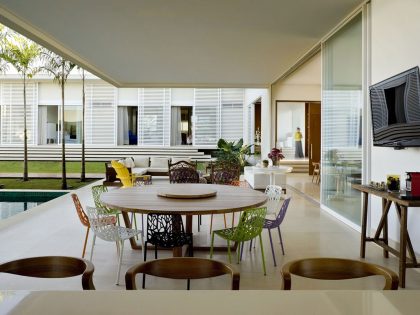 A Contemporary Home Composed by Streamlined Structure with Eclectic Interiors in Goiania by Leo Romano (8)