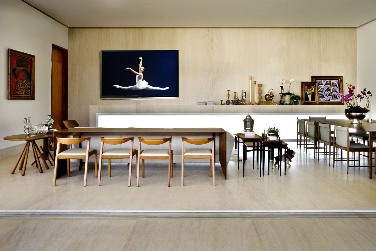 A Contemporary Home Composed by Streamlined Structure with Eclectic Interiors in Goiania by Leo Romano (9)