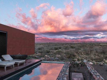 A Contemporary Home Enfolded by Steel, Concrete and Wood Elements in Tunuyán by A4estudio (13)