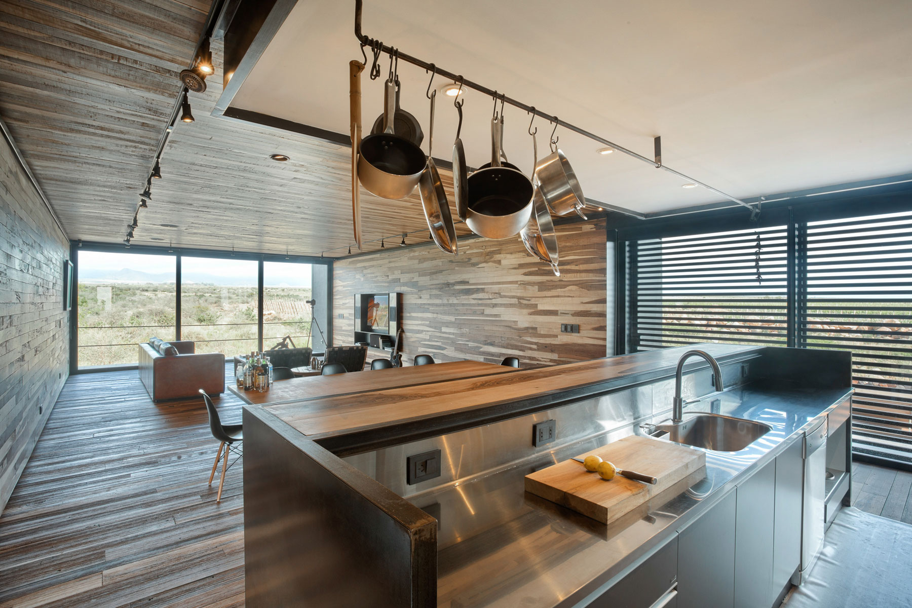 A Contemporary Home Enfolded by Steel, Concrete and Wood Elements in Tunuyán by A4estudio (6)