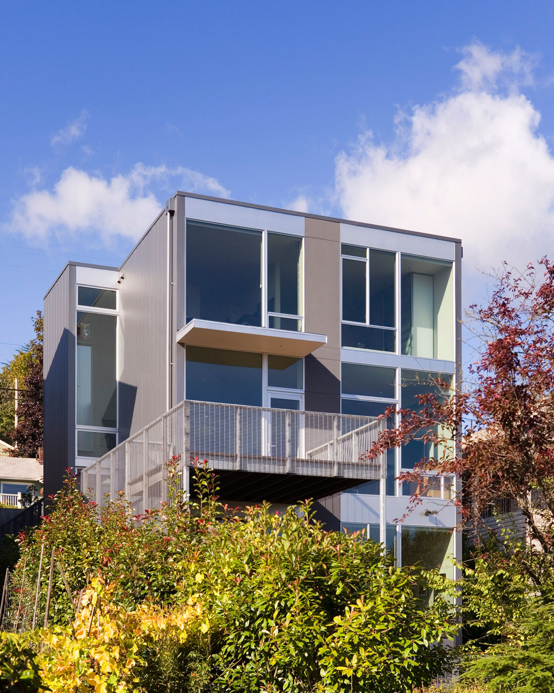 A Contemporary Home Overlooking Lake Washington and the Cascade Mountains in Seattle by David Coleman Architecture (1)