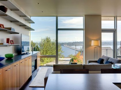 A Contemporary Home Overlooking Lake Washington and the Cascade Mountains in Seattle by David Coleman Architecture (10)