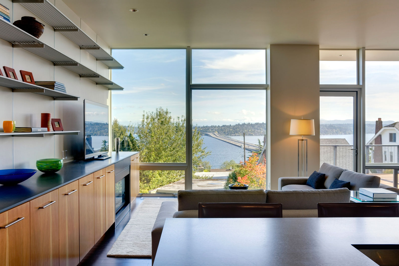 A Contemporary Home Overlooking Lake Washington and the Cascade Mountains in Seattle by David Coleman Architecture (10)