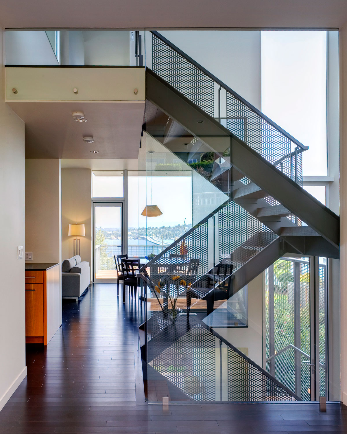 A Contemporary Home Overlooking Lake Washington and the Cascade Mountains in Seattle by David Coleman Architecture (14)
