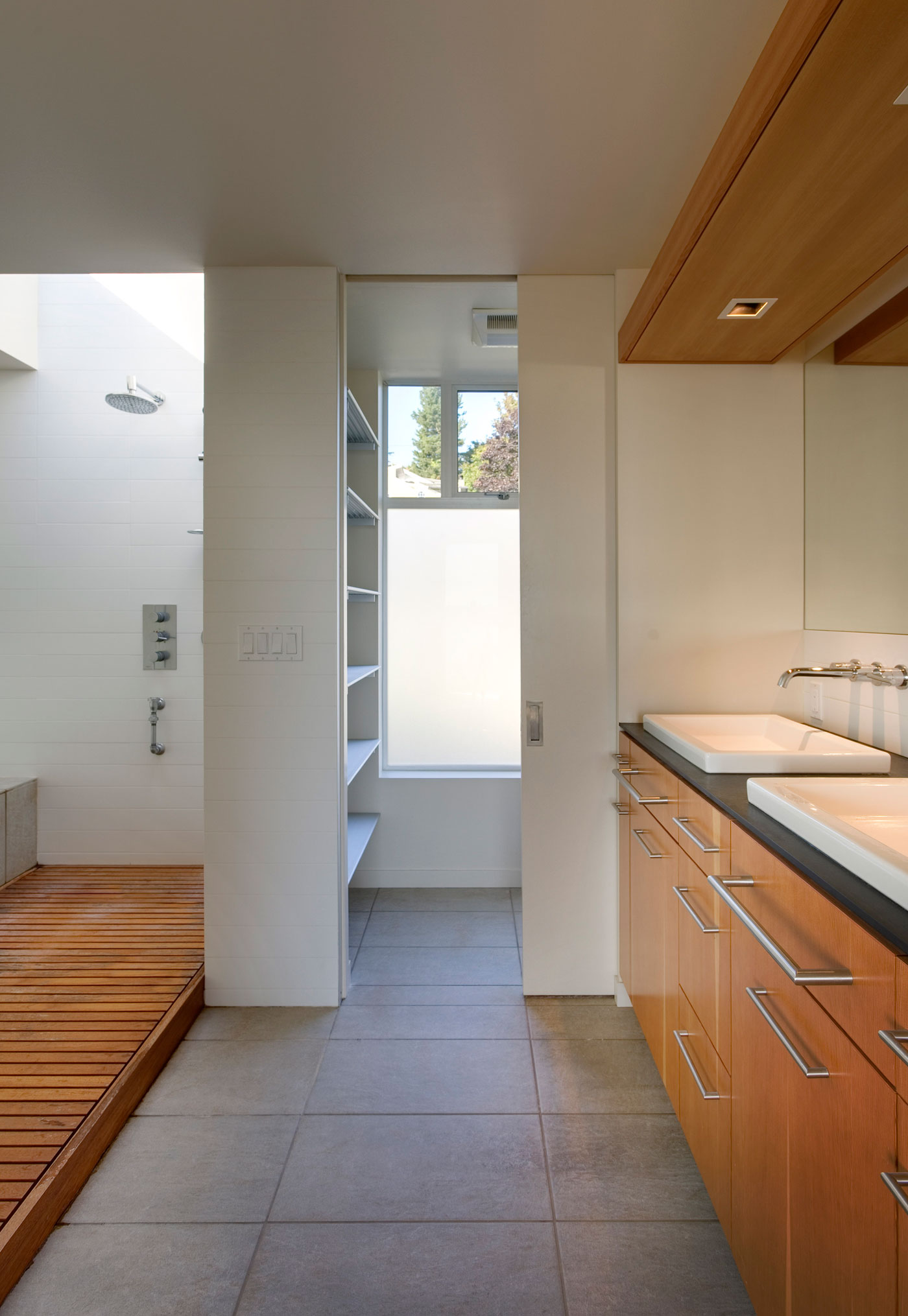 A Contemporary Home Overlooking Lake Washington and the Cascade Mountains in Seattle by David Coleman Architecture (19)