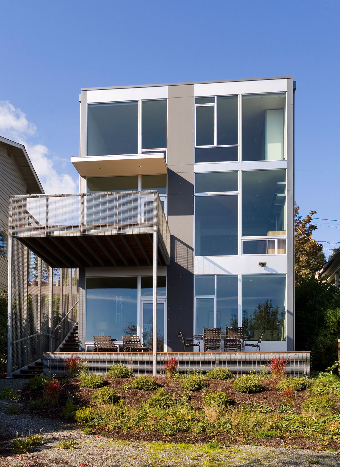 A Contemporary Home Overlooking Lake Washington and the Cascade Mountains in Seattle by David Coleman Architecture (2)
