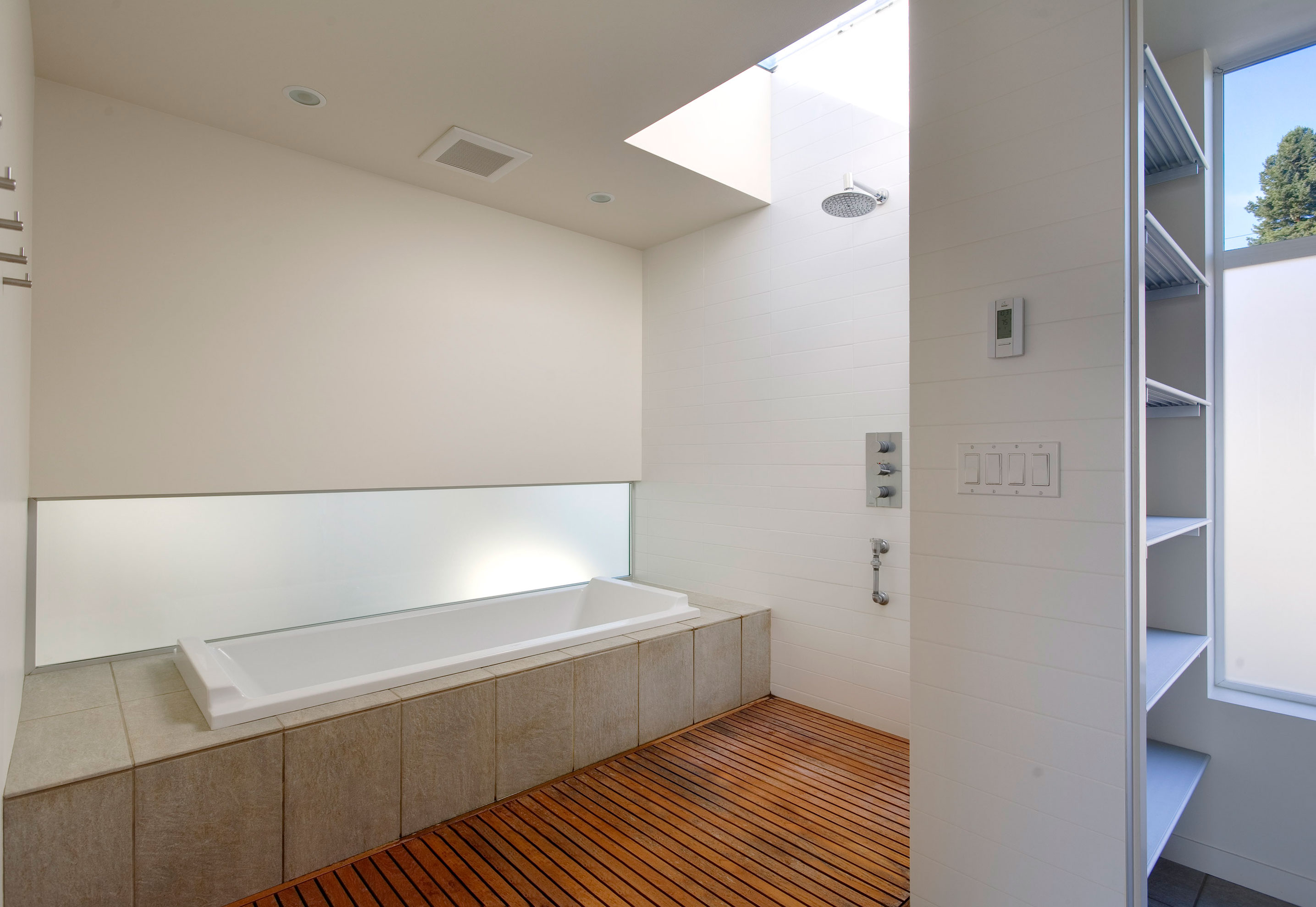 A Contemporary Home Overlooking Lake Washington and the Cascade Mountains in Seattle by David Coleman Architecture (20)