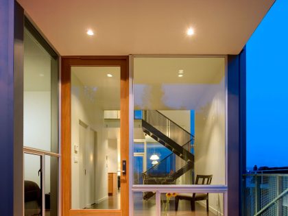 A Contemporary Home Overlooking Lake Washington and the Cascade Mountains in Seattle by David Coleman Architecture (21)