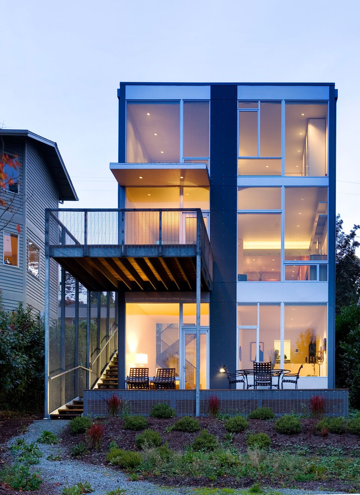 A Contemporary Home Overlooking Lake Washington and the Cascade Mountains in Seattle by David Coleman Architecture (22)
