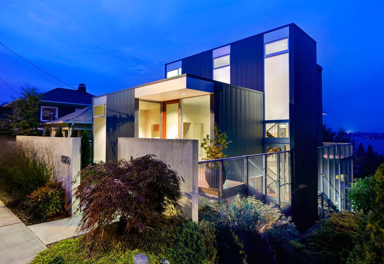 A Contemporary Home Overlooking Lake Washington and the Cascade Mountains in Seattle by David Coleman Architecture (23)