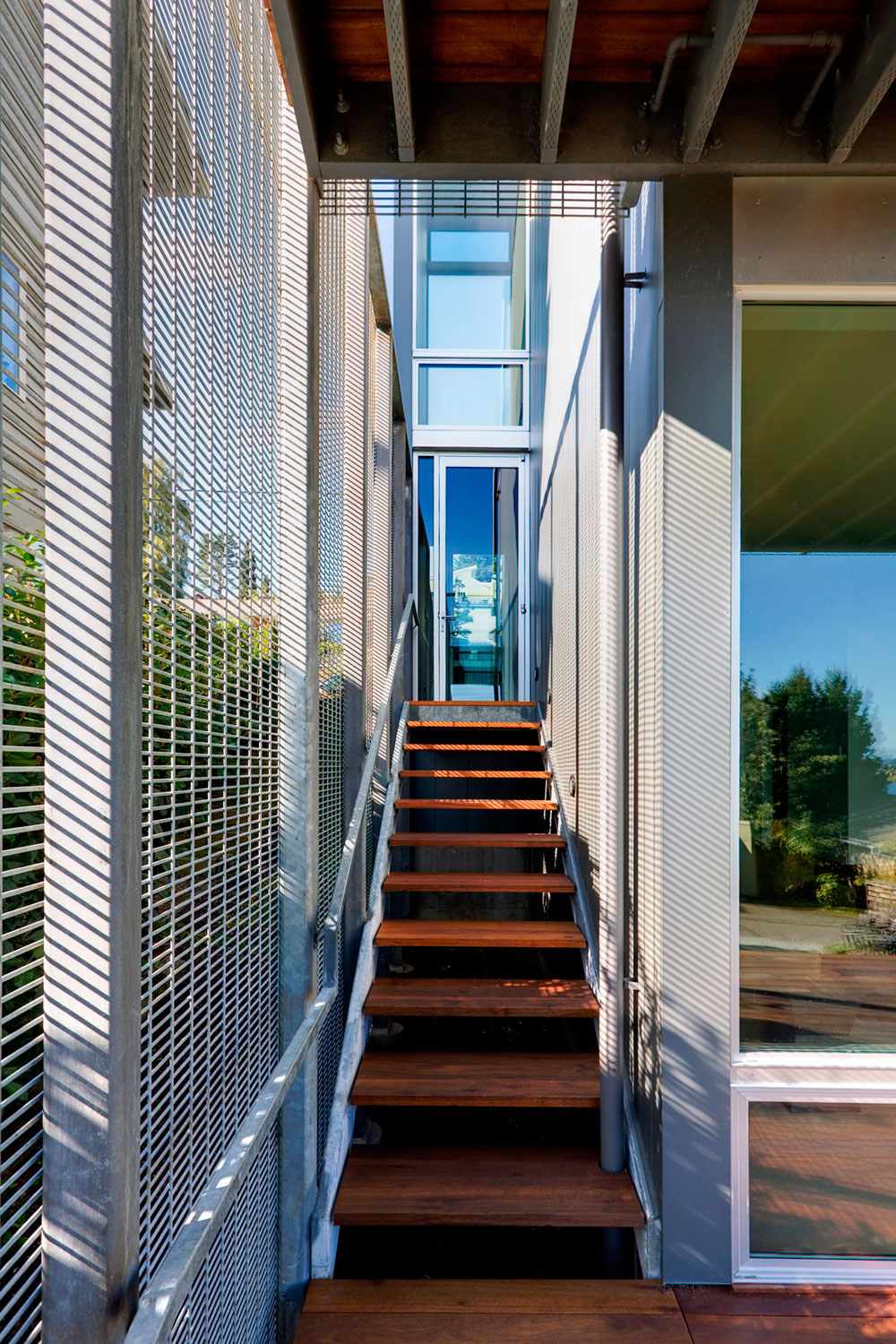 A Contemporary Home Overlooking Lake Washington and the Cascade Mountains in Seattle by David Coleman Architecture (6)