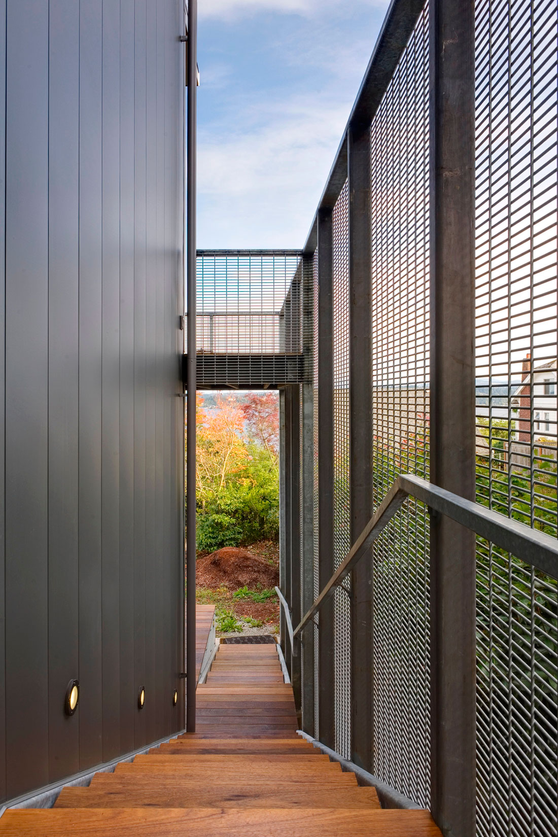 A Contemporary Home Overlooking Lake Washington and the Cascade Mountains in Seattle by David Coleman Architecture (7)