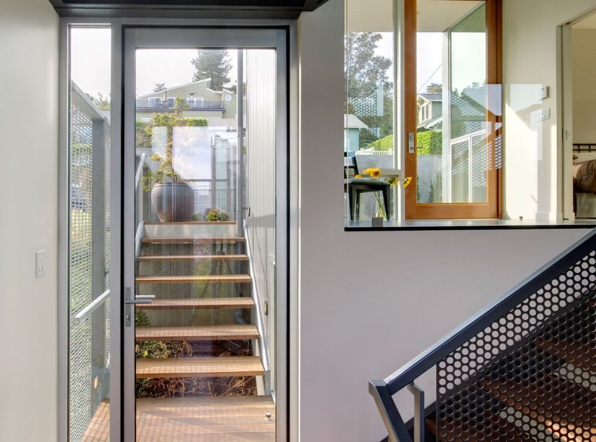 A Contemporary Home Overlooking Lake Washington and the Cascade Mountains in Seattle by David Coleman Architecture (8)