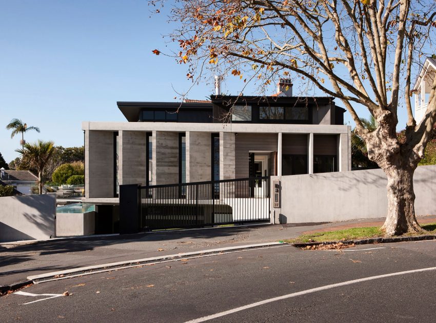 A Contemporary Home with Combination of Concrete and Glass Materials on Herne Bay Road by Daniel Marshall Architects (1)