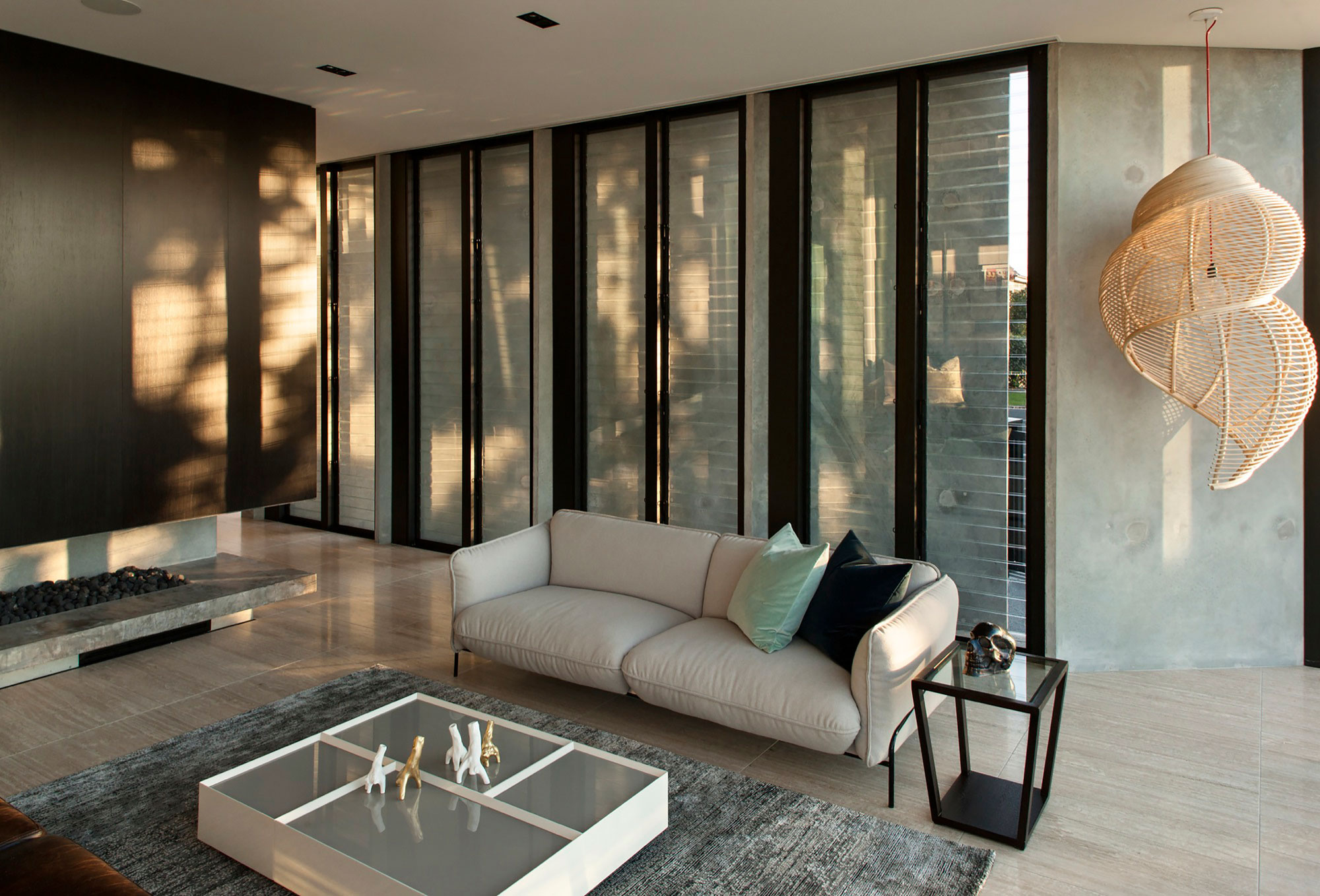 A Contemporary Home with Combination of Concrete and Glass Materials on Herne Bay Road by Daniel Marshall Architects (4)