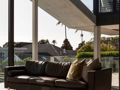 A Contemporary Home with Combination of Concrete and Glass Materials on Herne Bay Road by Daniel Marshall Architects (5)