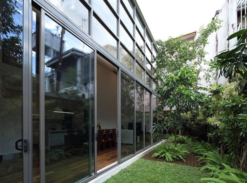 A Contemporary Home with Private Spaces and Natural Light in Colombo, Sri Lanka by KWA Architects (2)