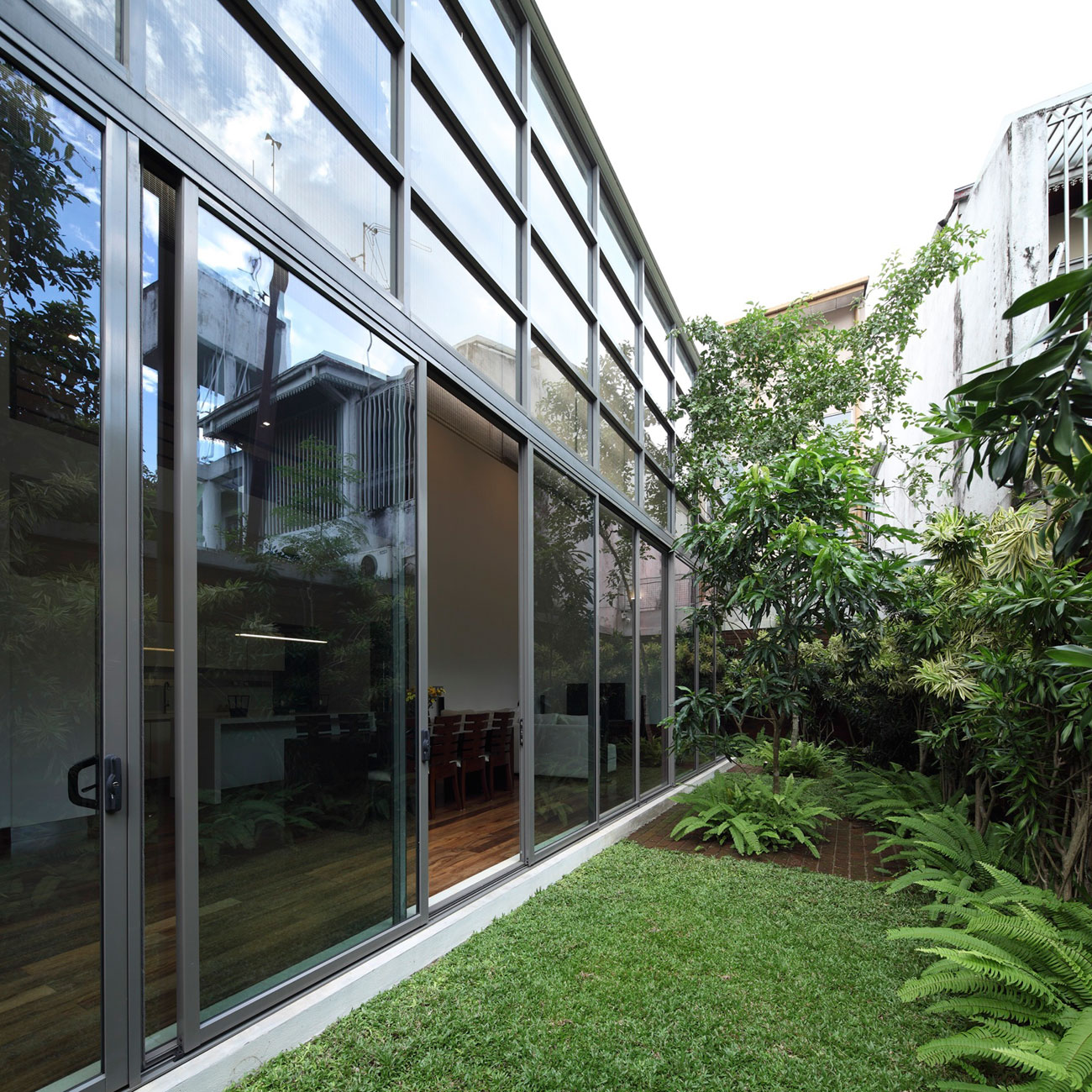 A Contemporary Home with Private Spaces and Natural Light in Colombo, Sri Lanka by KWA Architects (2)