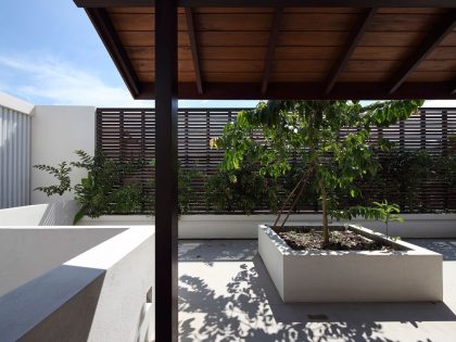 A Contemporary Home with Private Spaces and Natural Light in Colombo, Sri Lanka by KWA Architects (4)