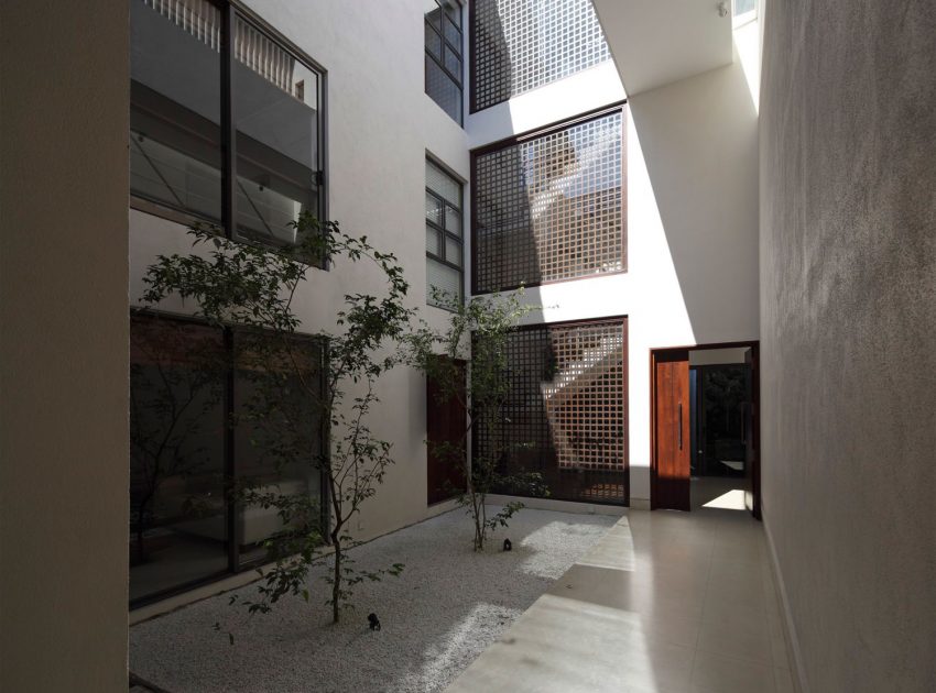 A Contemporary Home with Private Spaces and Natural Light in Colombo, Sri Lanka by KWA Architects (5)