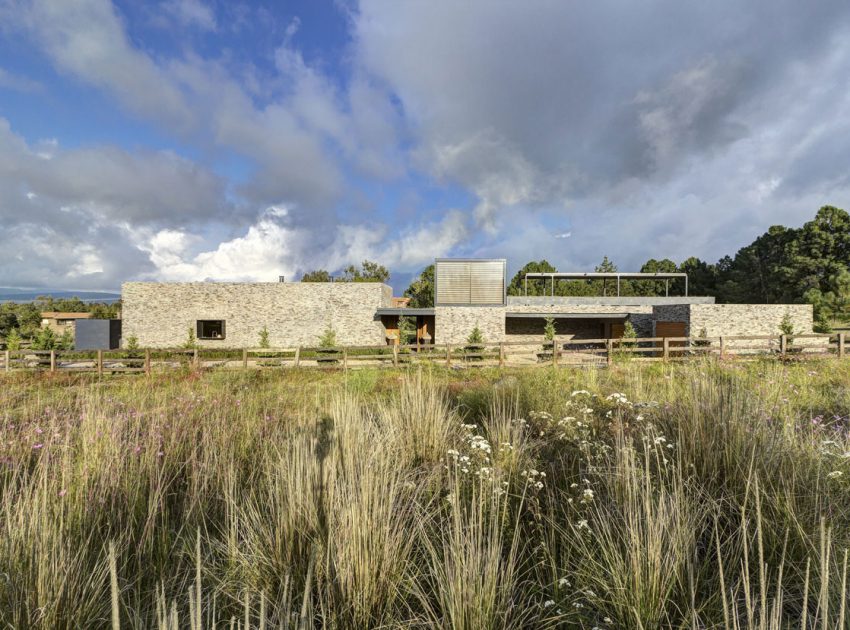 A Contemporary Home with Rustic Elements of Wood and Stone in Mexico by Elías Rizo Arquitectos (3)