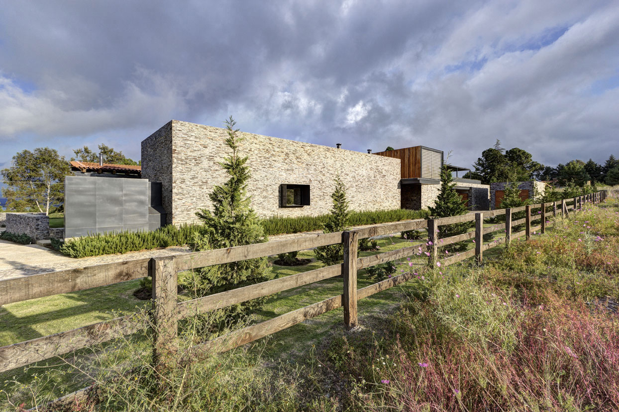 A Contemporary Home with Rustic Elements of Wood and Stone in Mexico by Elías Rizo Arquitectos (4)