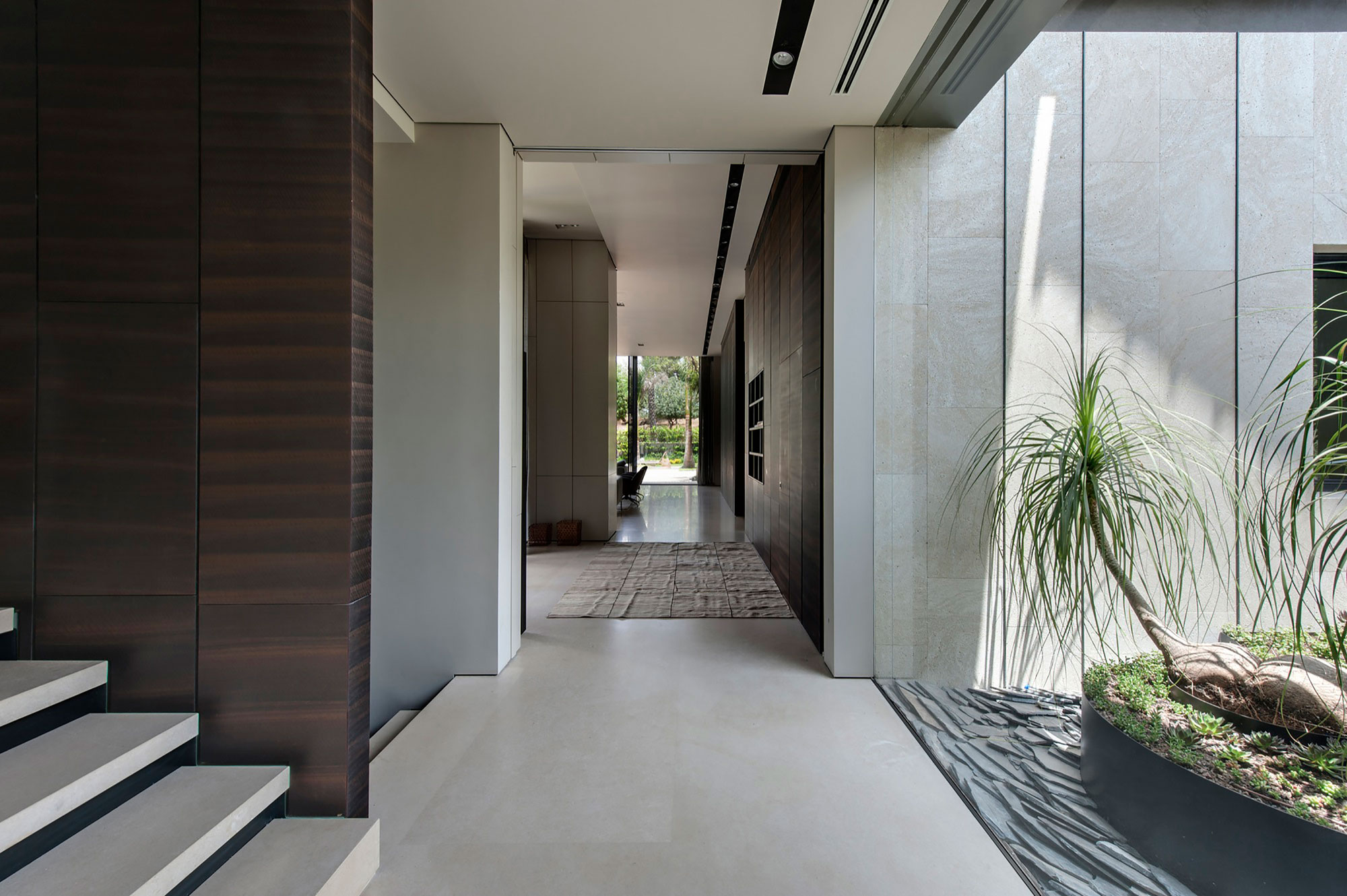 A Contemporary Home with Sliding Glass Doors and Green Stone Pool in Israel by Eran Binderman & Rama Dotan (10)