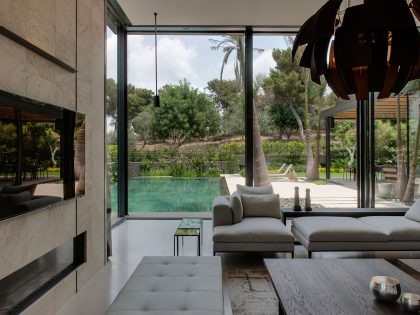 A Contemporary Home with Sliding Glass Doors and Green Stone Pool in Israel by Eran Binderman & Rama Dotan (11)