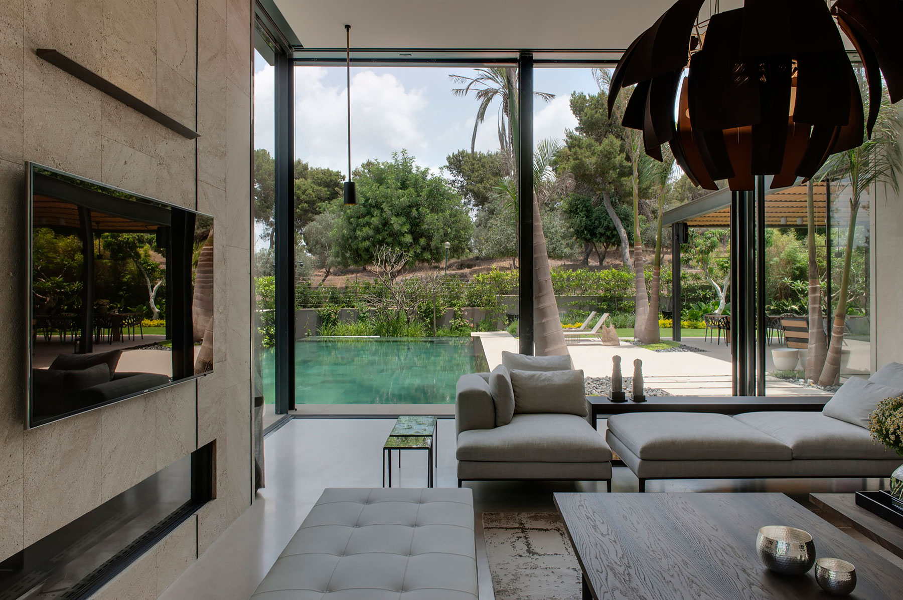 A Contemporary Home with Sliding Glass Doors and Green Stone Pool in Israel by Eran Binderman & Rama Dotan (11)