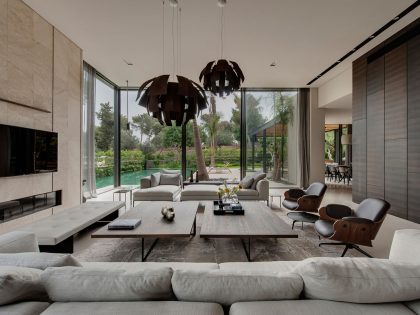 A Contemporary Home with Sliding Glass Doors and Green Stone Pool in Israel by Eran Binderman & Rama Dotan (12)