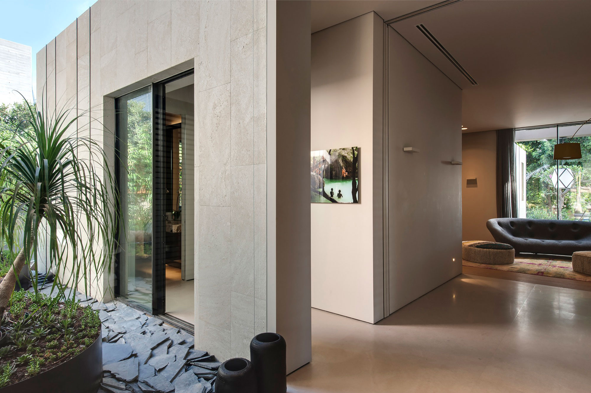 A Contemporary Home with Sliding Glass Doors and Green Stone Pool in Israel by Eran Binderman & Rama Dotan (13)