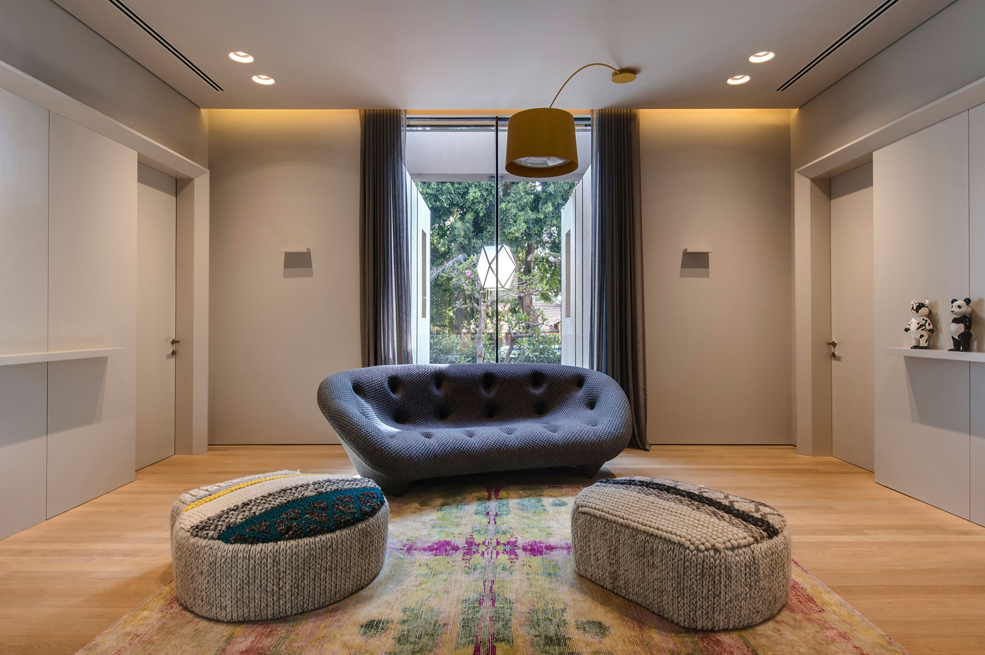 A Contemporary Home with Sliding Glass Doors and Green Stone Pool in Israel by Eran Binderman & Rama Dotan (14)
