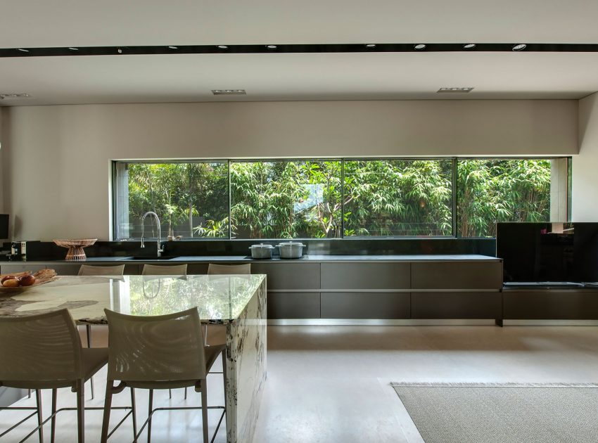 A Contemporary Home with Sliding Glass Doors and Green Stone Pool in Israel by Eran Binderman & Rama Dotan (15)