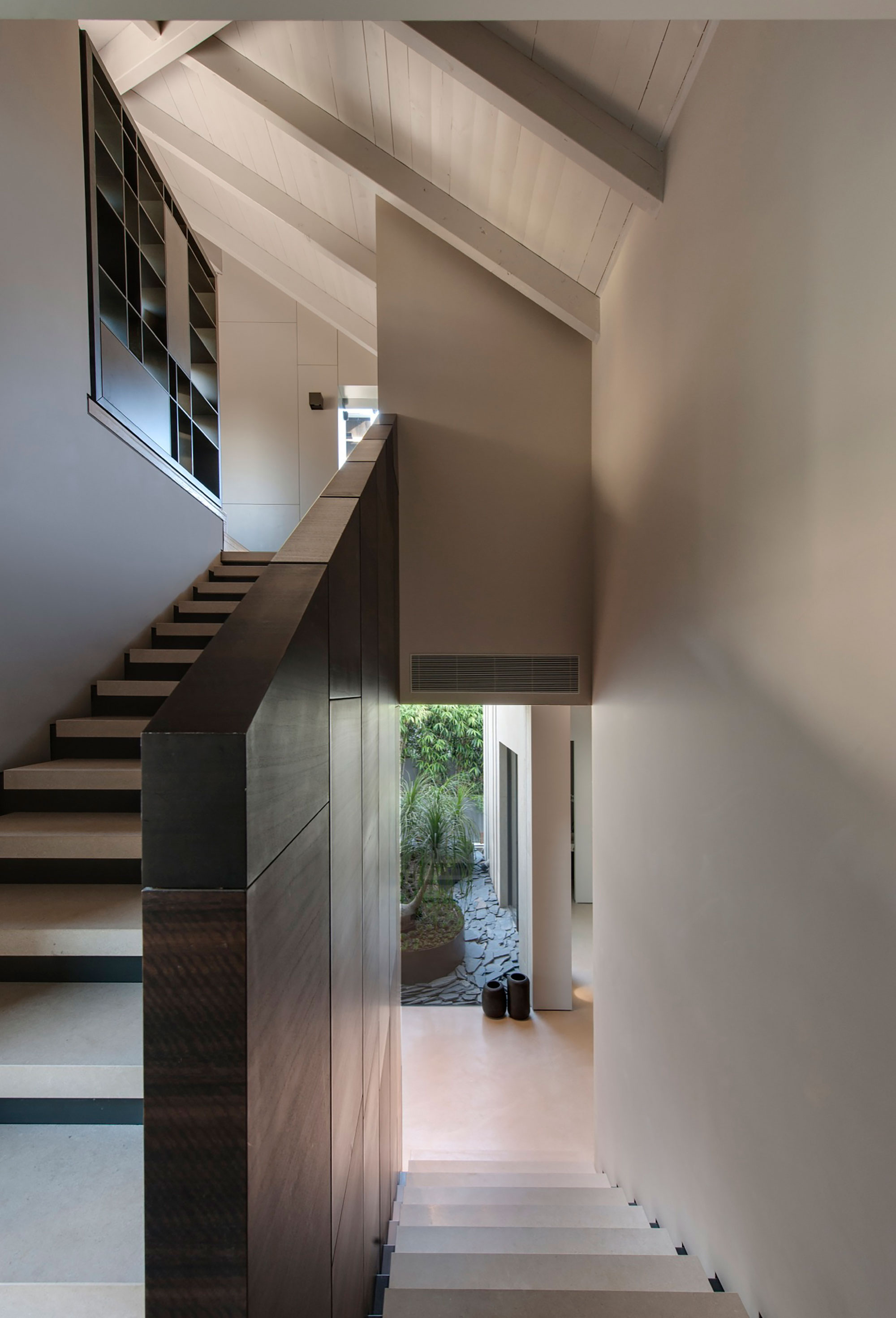 A Contemporary Home with Sliding Glass Doors and Green Stone Pool in Israel by Eran Binderman & Rama Dotan (17)