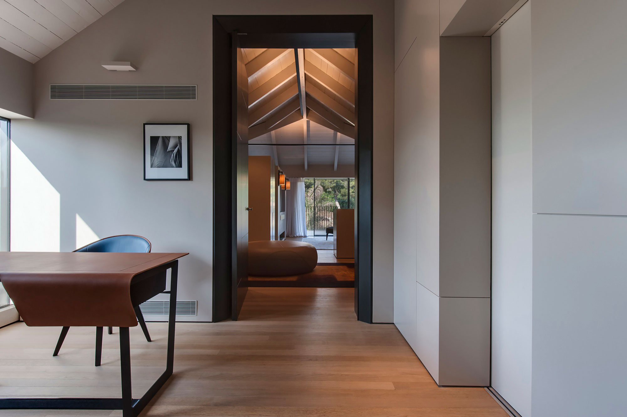 A Contemporary Home with Sliding Glass Doors and Green Stone Pool in Israel by Eran Binderman & Rama Dotan (19)