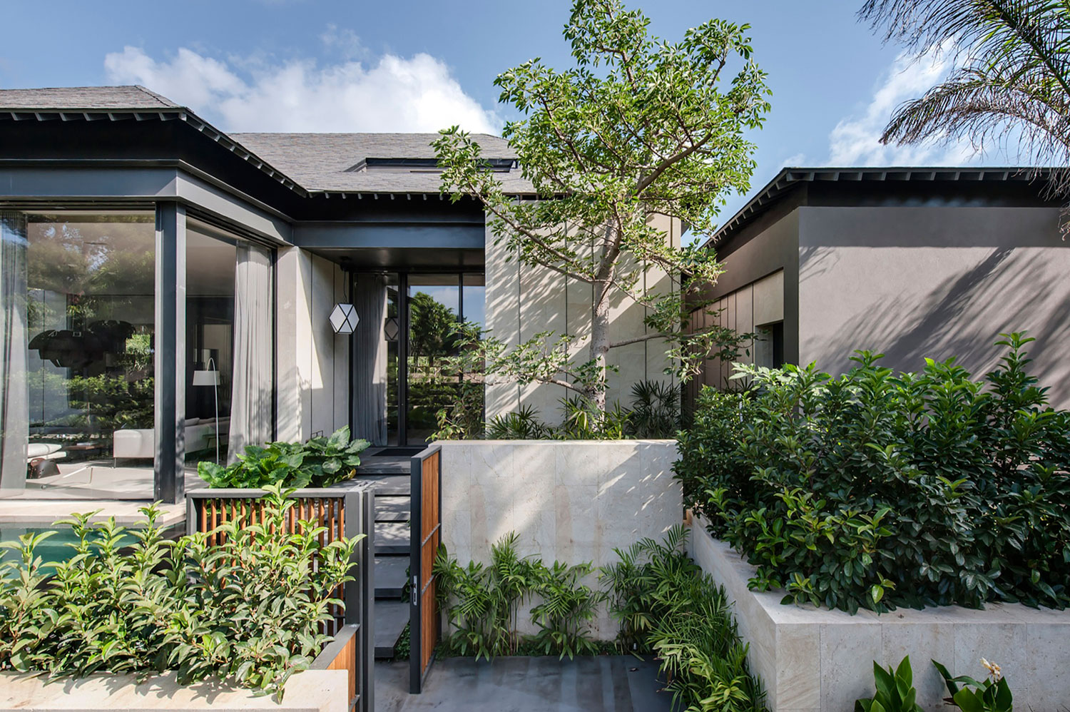 A Contemporary Home with Sliding Glass Doors and Green Stone Pool in Israel by Eran Binderman & Rama Dotan (2)