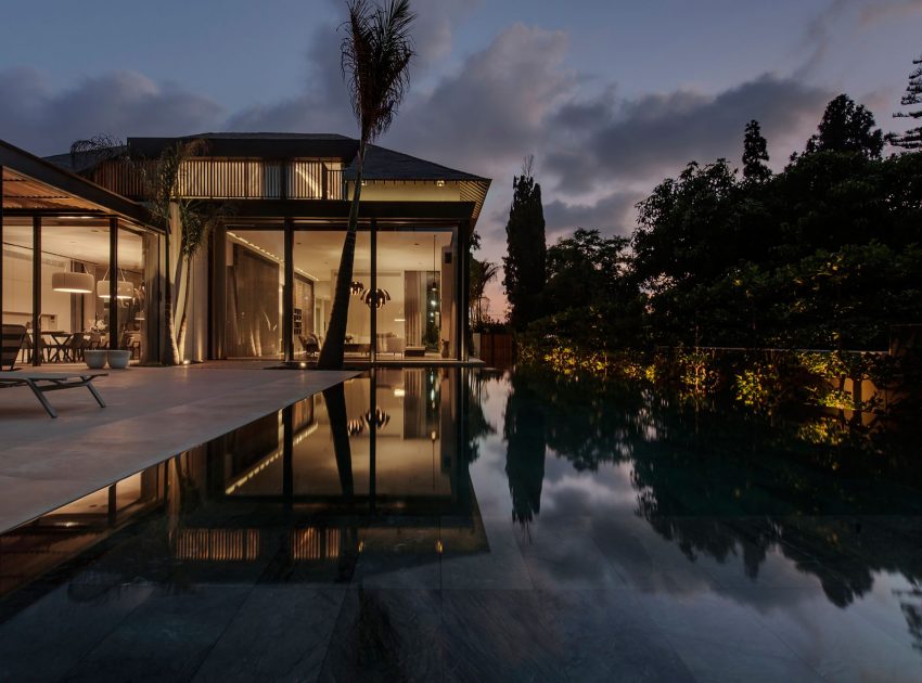 A Contemporary Home with Sliding Glass Doors and Green Stone Pool in Israel by Eran Binderman & Rama Dotan (24)