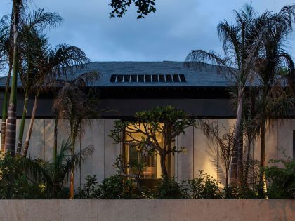 A Contemporary Home with Sliding Glass Doors and Green Stone Pool in Israel by Eran Binderman & Rama Dotan (25)