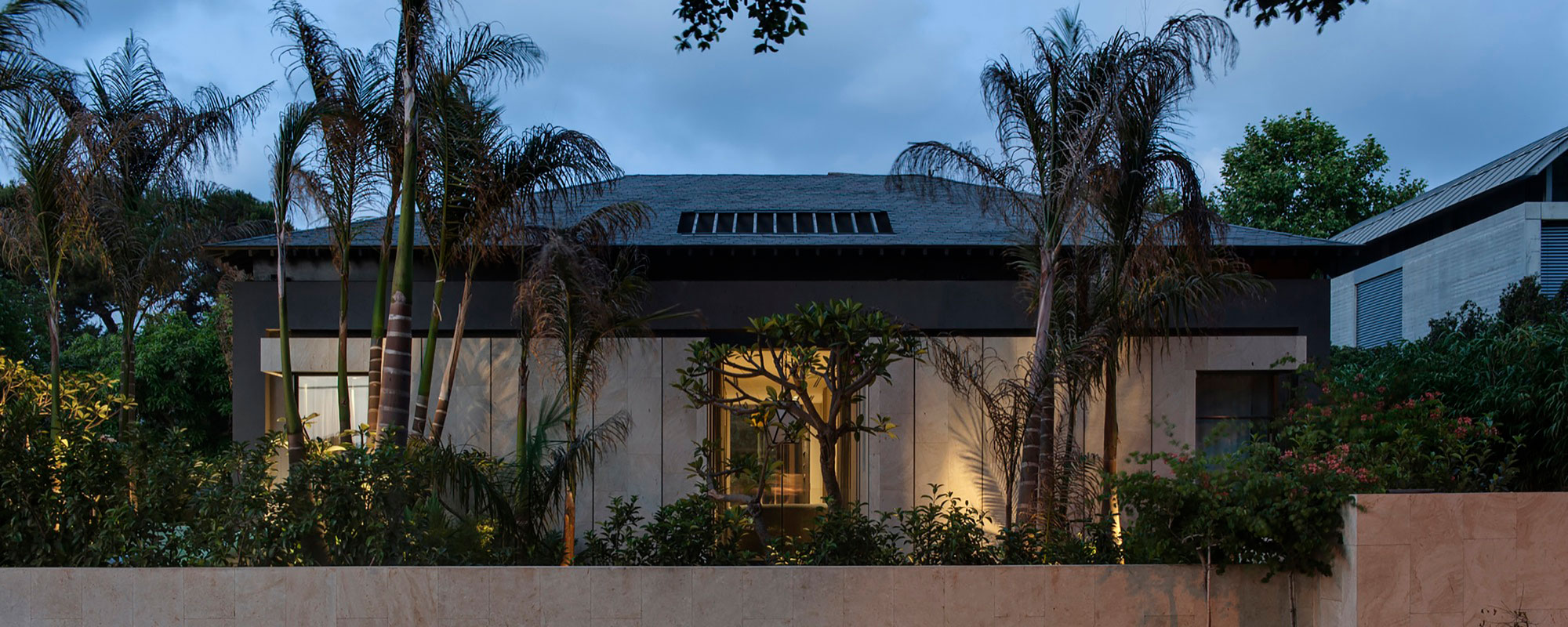 A Contemporary Home with Sliding Glass Doors and Green Stone Pool in Israel by Eran Binderman & Rama Dotan (25)