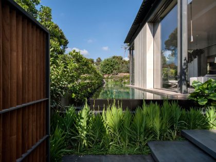 A Contemporary Home with Sliding Glass Doors and Green Stone Pool in Israel by Eran Binderman & Rama Dotan (3)