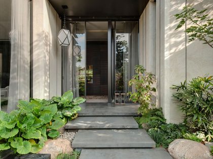 A Contemporary Home with Sliding Glass Doors and Green Stone Pool in Israel by Eran Binderman & Rama Dotan (4)