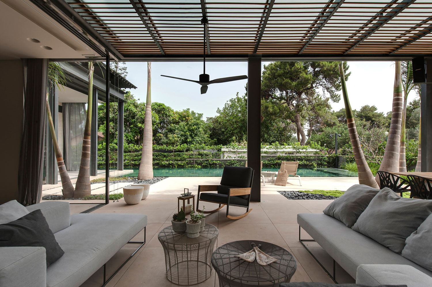 A Contemporary Home with Sliding Glass Doors and Green Stone Pool in Israel by Eran Binderman & Rama Dotan (8)