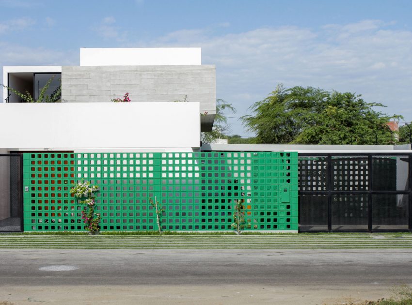 A Stunning Contemporary House with Green Walls Made of Concrete Blocks in Piura by Riofrio+Rodrigo Arquitectos (1)