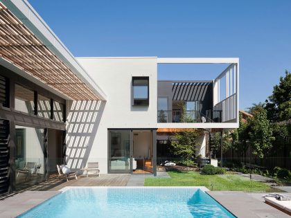 A Stylish Contemporary Home with a Dramatic Landscaping Program in Caulfield