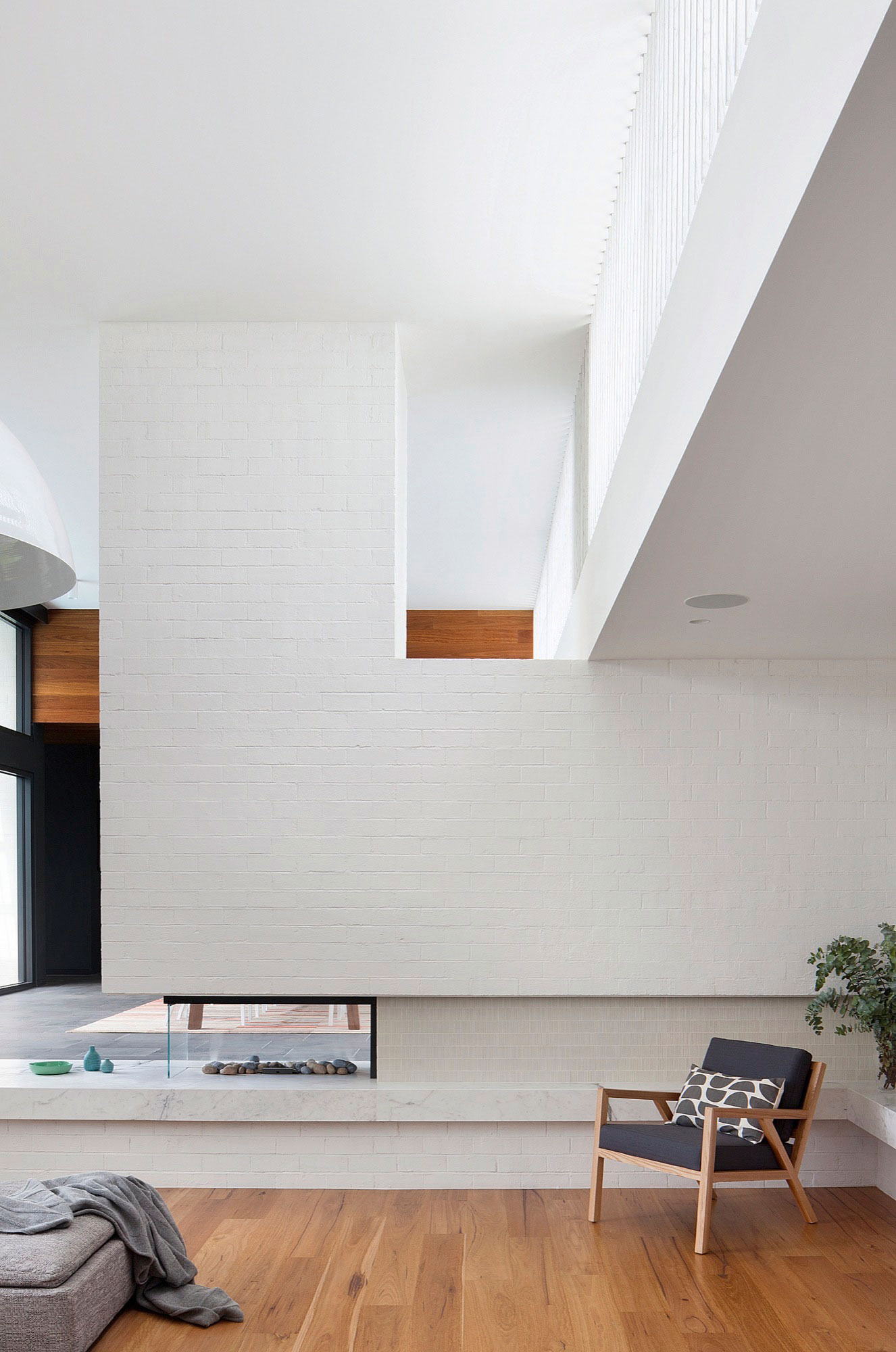 A Stylish Contemporary Home with a Dramatic Landscaping Program in Caulfield by Bower Architecture (10)