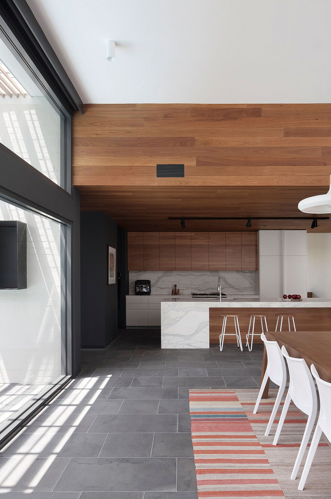 A Stylish Contemporary Home with a Dramatic Landscaping Program in Caulfield by Bower Architecture (12)