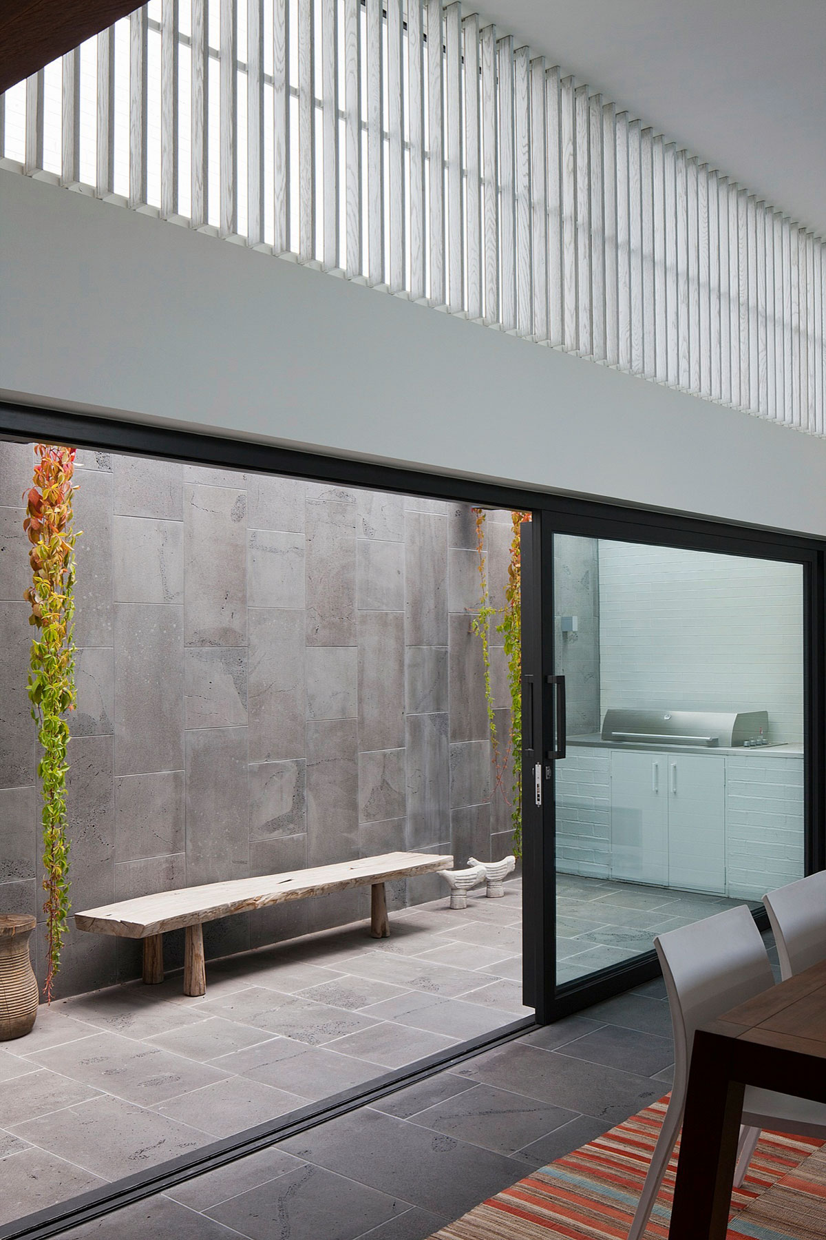 A Stylish Contemporary Home with a Dramatic Landscaping Program in Caulfield by Bower Architecture (14)