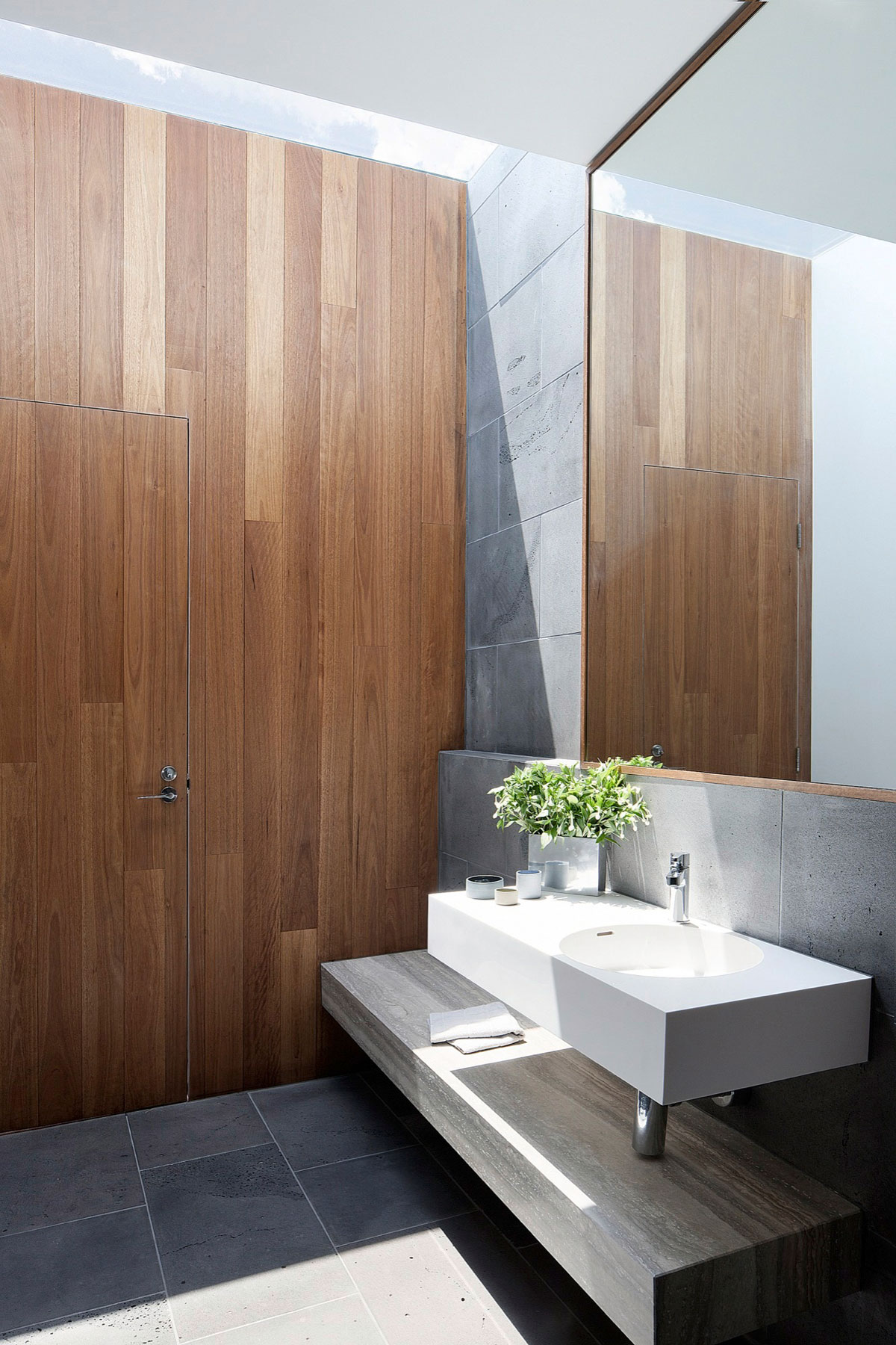 A Stylish Contemporary Home with a Dramatic Landscaping Program in Caulfield by Bower Architecture (16)