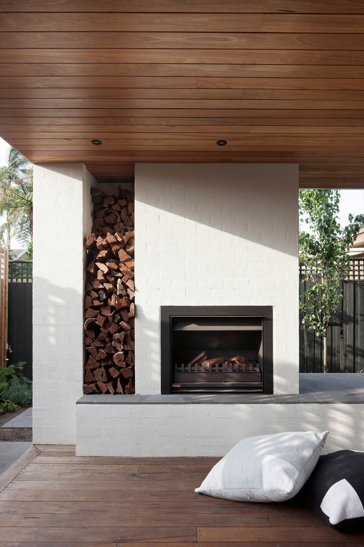 A Stylish Contemporary Home with a Dramatic Landscaping Program in Caulfield by Bower Architecture (6)