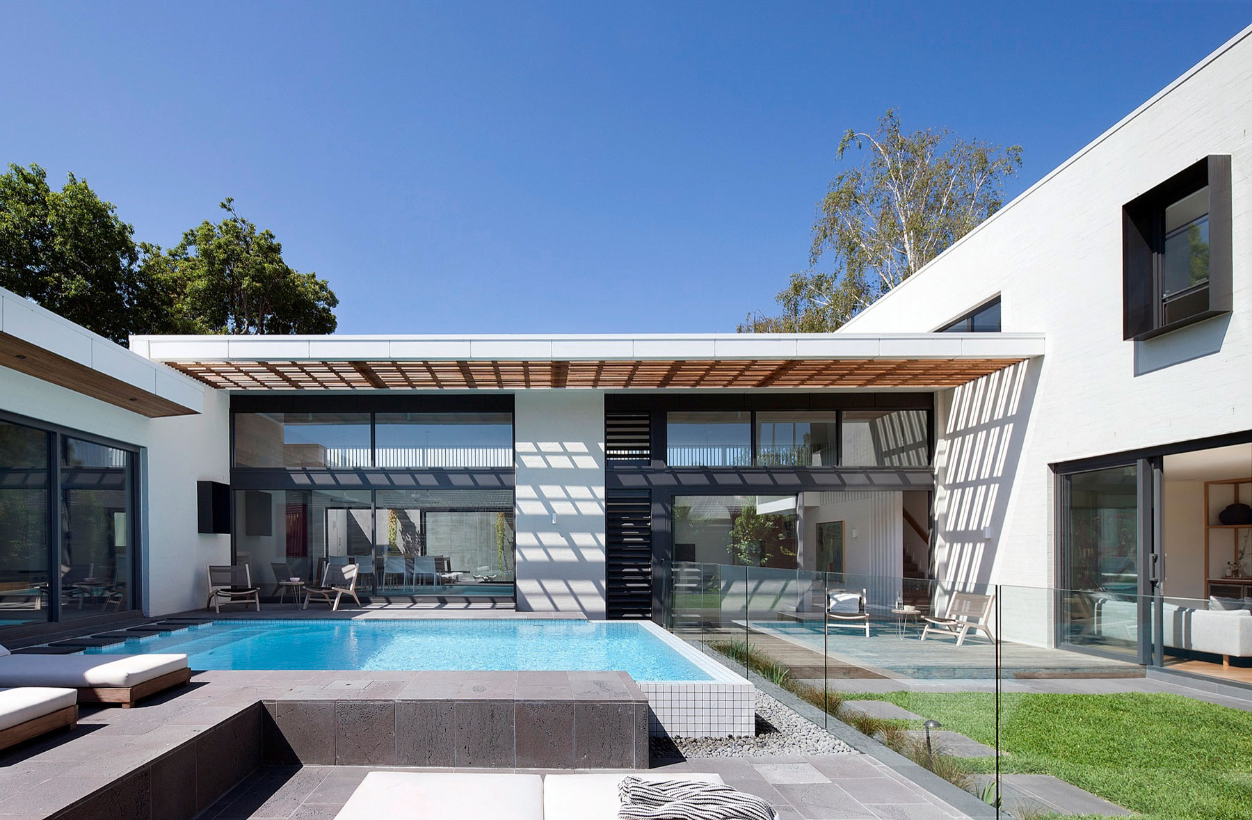 A Stylish Contemporary Home with a Dramatic Landscaping Program in Caulfield by Bower Architecture (7)